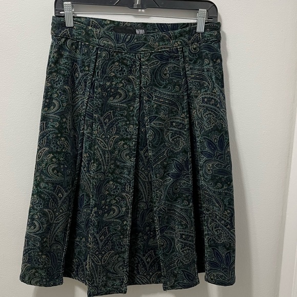 FOREST GREEN PAISLEY PRINT VELVET SKIRT - Picture 3 of 9